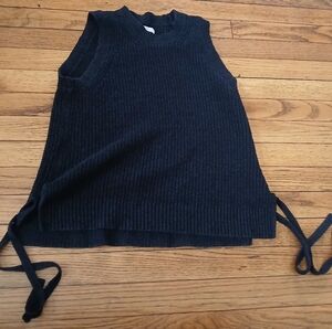 Ann Taylor Loft - Women's Black Casual Sleeveless Sweater. Size XL